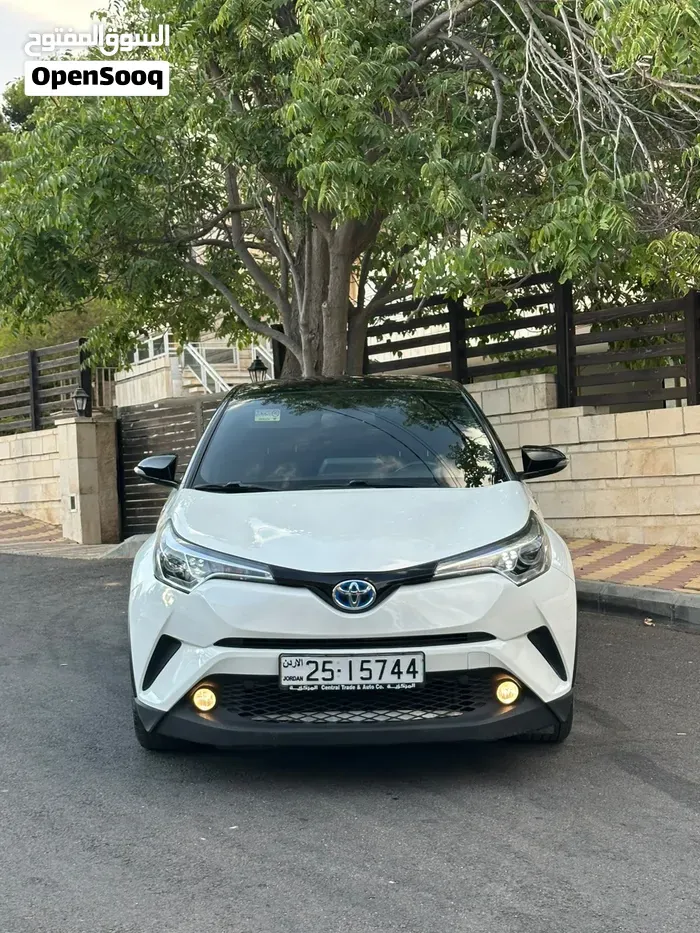 Toyota C-Hr 2019 photo 2