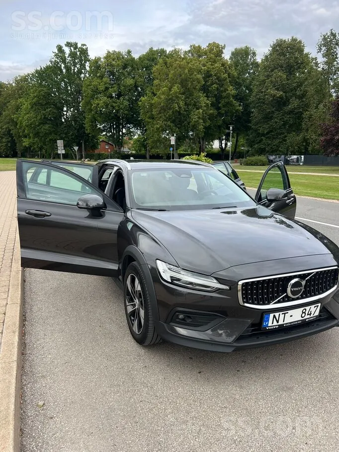 Volvo V60 2024 photo 2