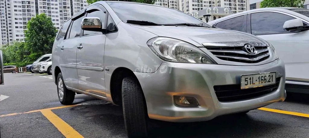 Toyota Innova 2009 photo 3
