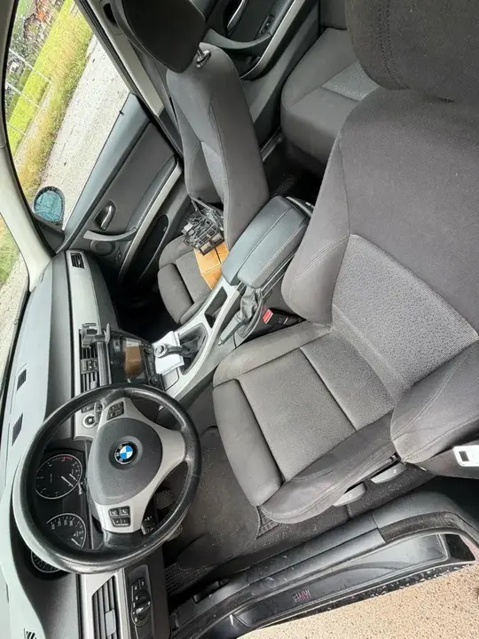 BMW 3 Series 2005 photo 2