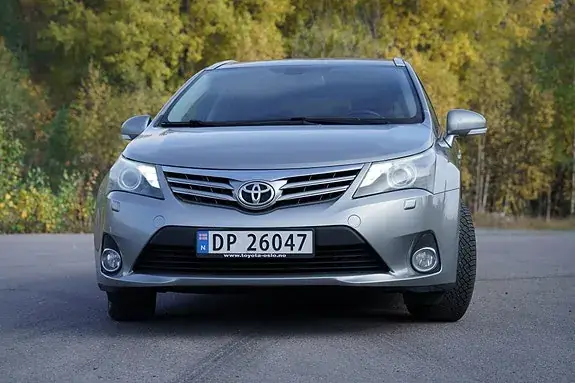 Toyota Avensis 2013 photo 2