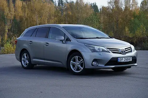Toyota Avensis 2013 photo 4