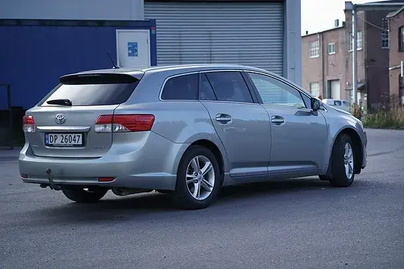Toyota Avensis 2013 photo 3
