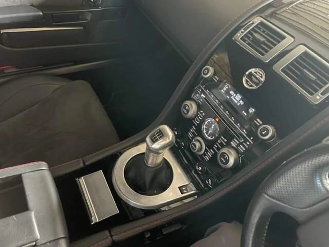 Aston Martin Dbs 2008 photo 2