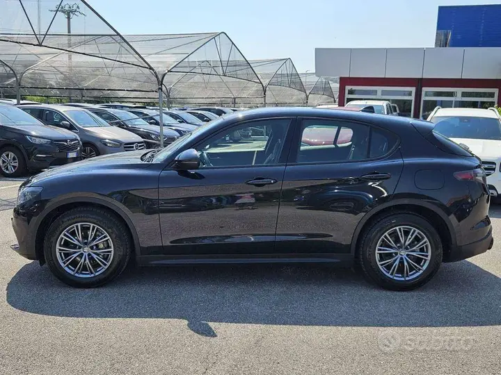 Alfa Romeo Stelvio 2023 photo 4