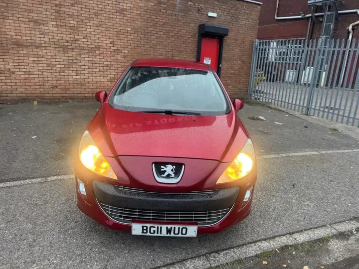 Peugeot 308 2011 photo 3