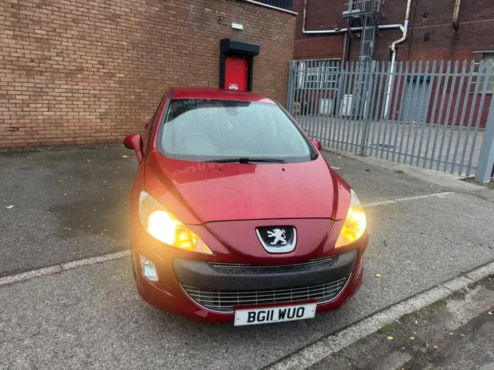 Peugeot 308 2011 photo 2