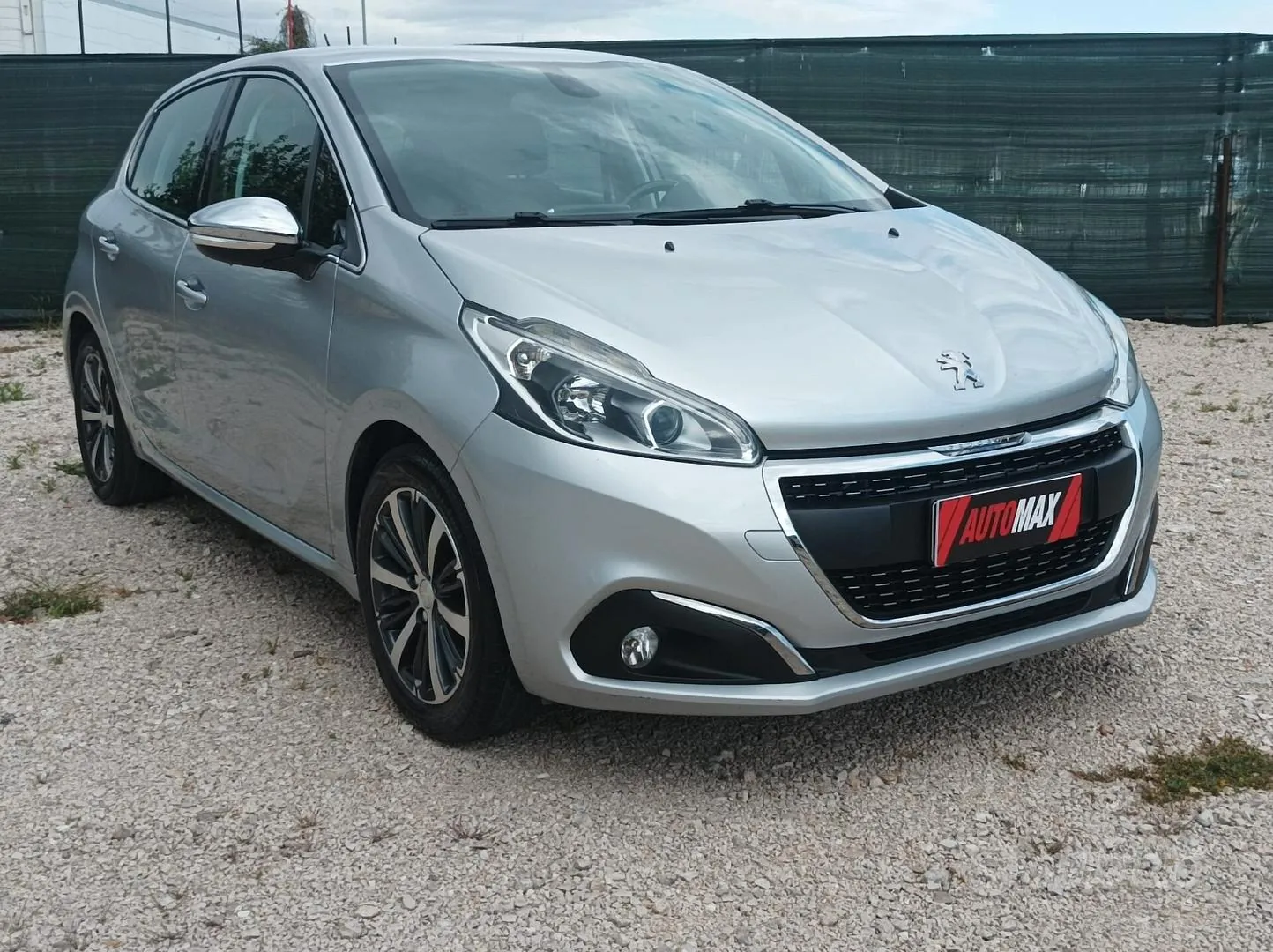 Peugeot 208 2016 photo 3