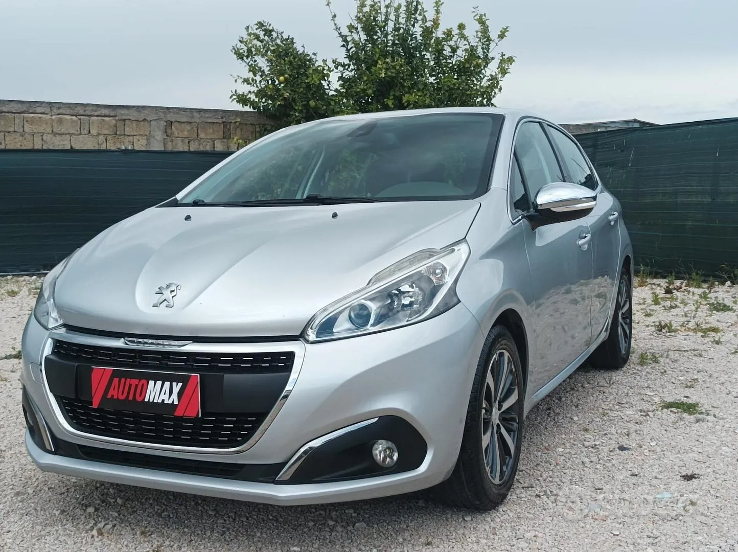 Peugeot 208 2016 photo 2