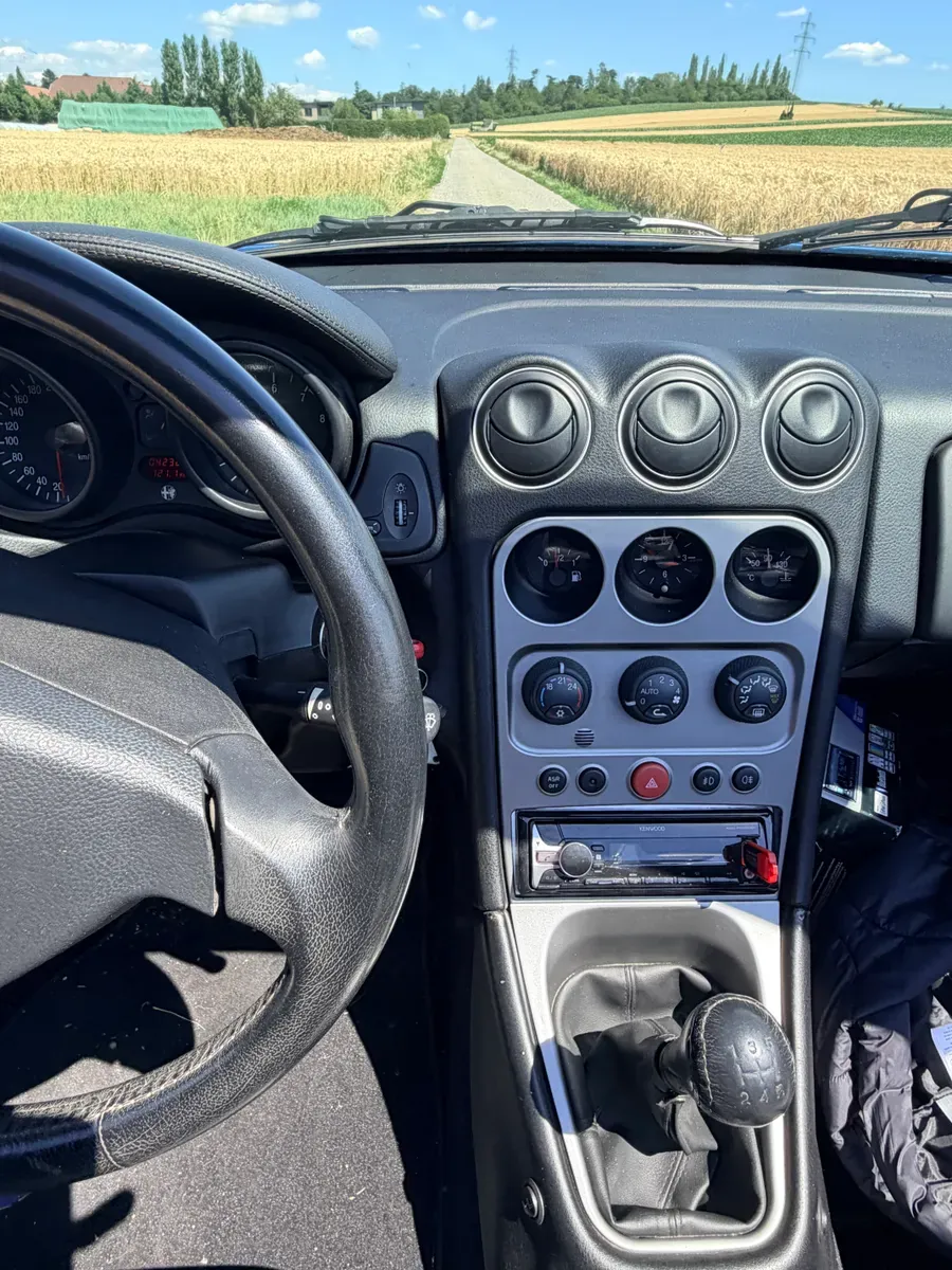 Alfa Romeo Spider 2004 photo 3