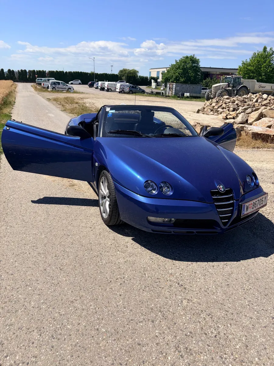 Alfa Romeo Spider 2004 photo 2