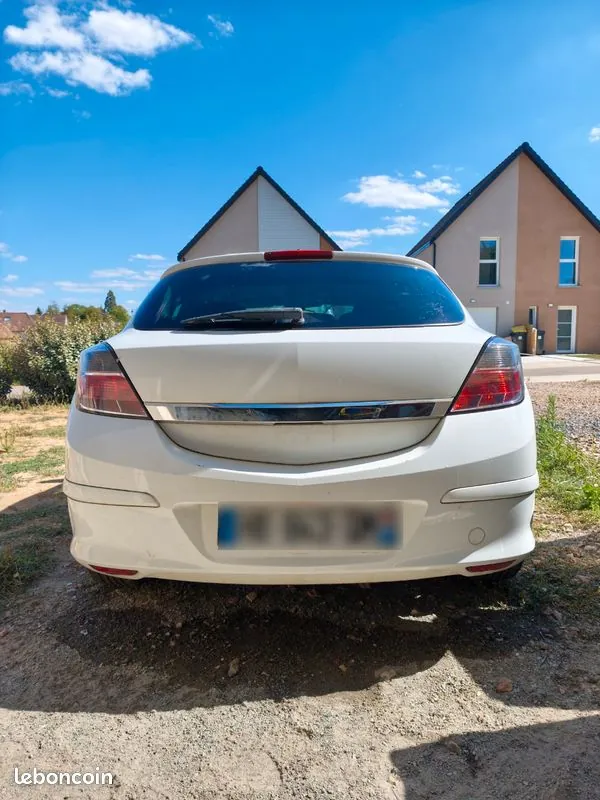 Opel Astra 2009 photo 2