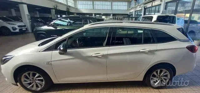 Opel Astra 2022 photo 4