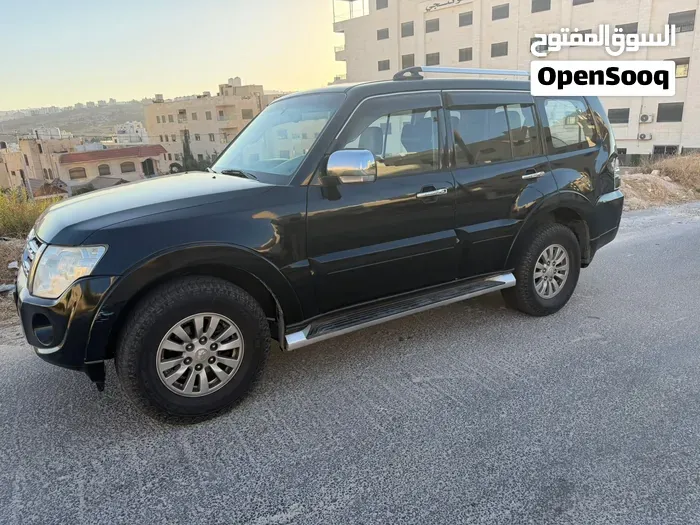 Mitsubishi Pajero 2012 photo 2