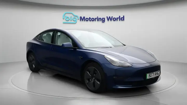 Tesla Model 3 2021 photo 2