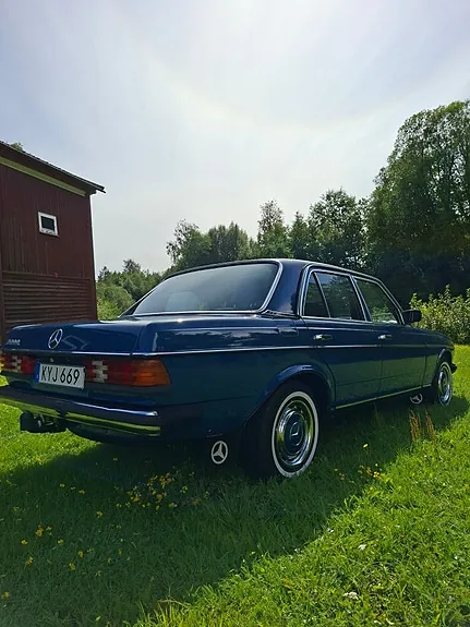 Mercedes-Benz 300 D 1982 photo 2