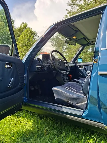Mercedes-Benz 300 D 1982 photo 4