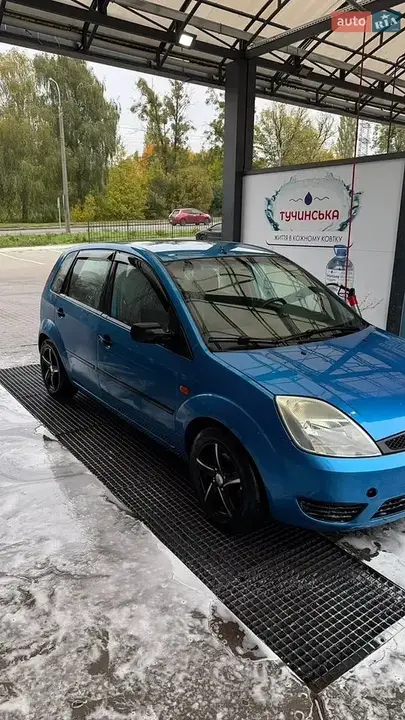 Ford Fiesta 2004 photo 2