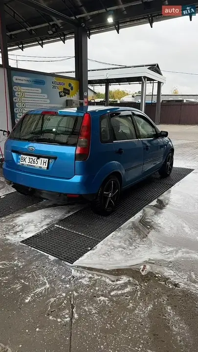 Ford Fiesta 2004 photo 3