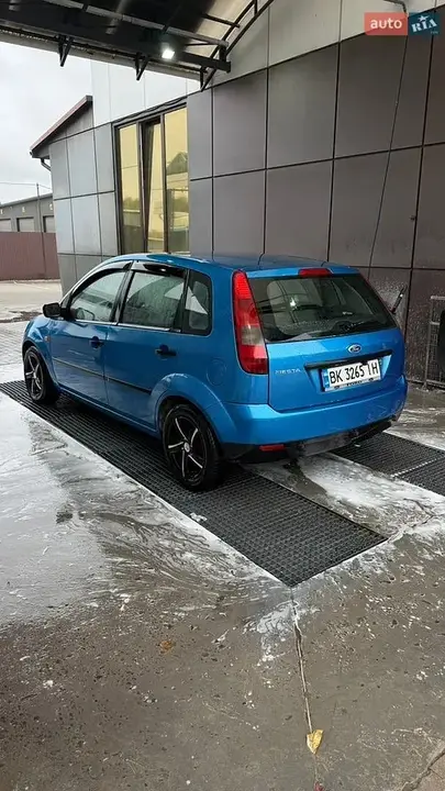 Ford Fiesta 2004 photo 4