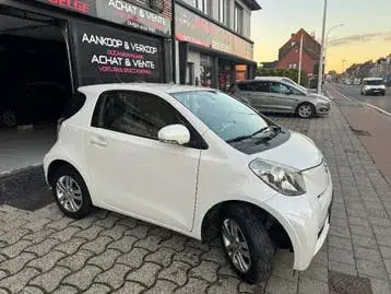 Toyota Iq 2012 photo 3