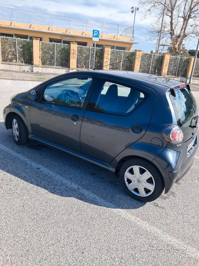 Toyota Aygo 2010 photo 2