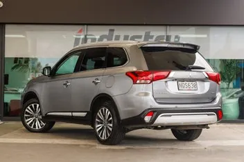 Mitsubishi Outlander 2021 photo 3