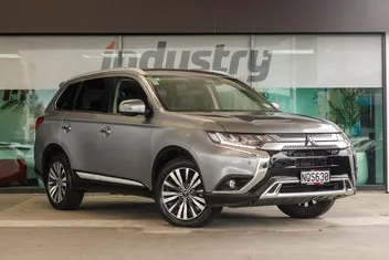 Mitsubishi Outlander 2021 photo 2