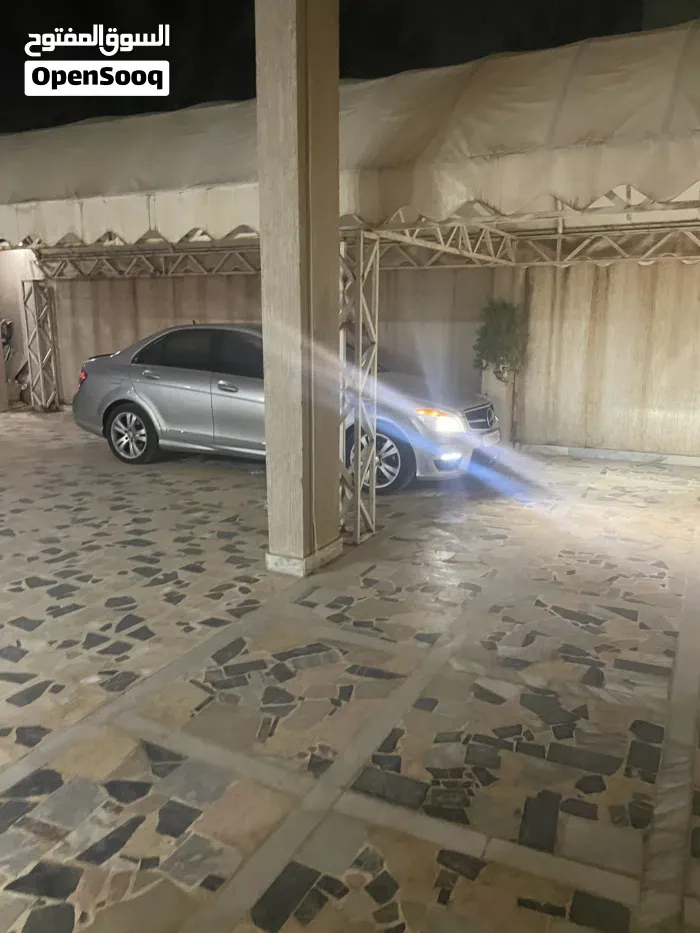 Mercedes-Benz C-Class 2009 photo 2