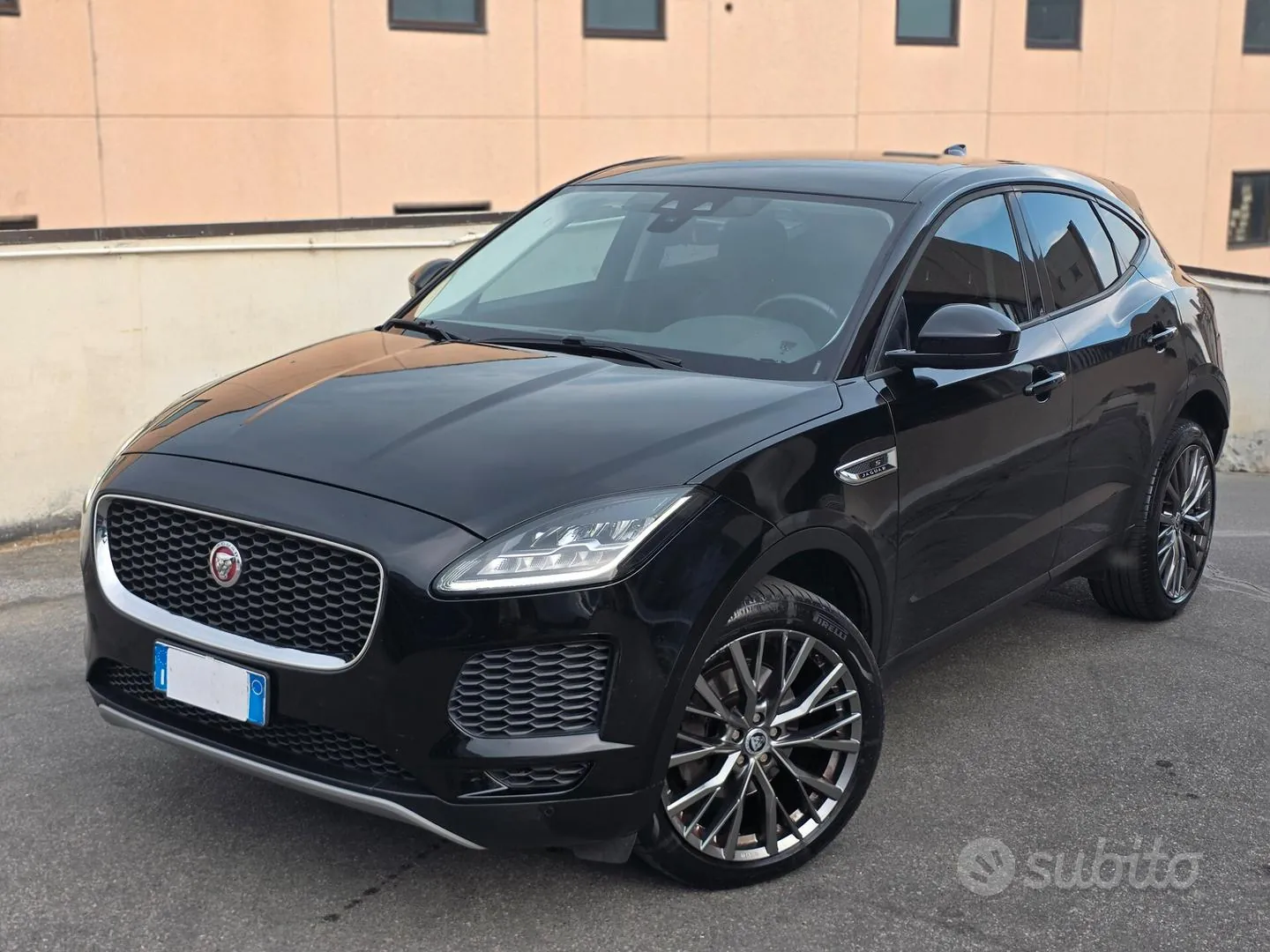Jaguar E-Pace 2019 photo 2