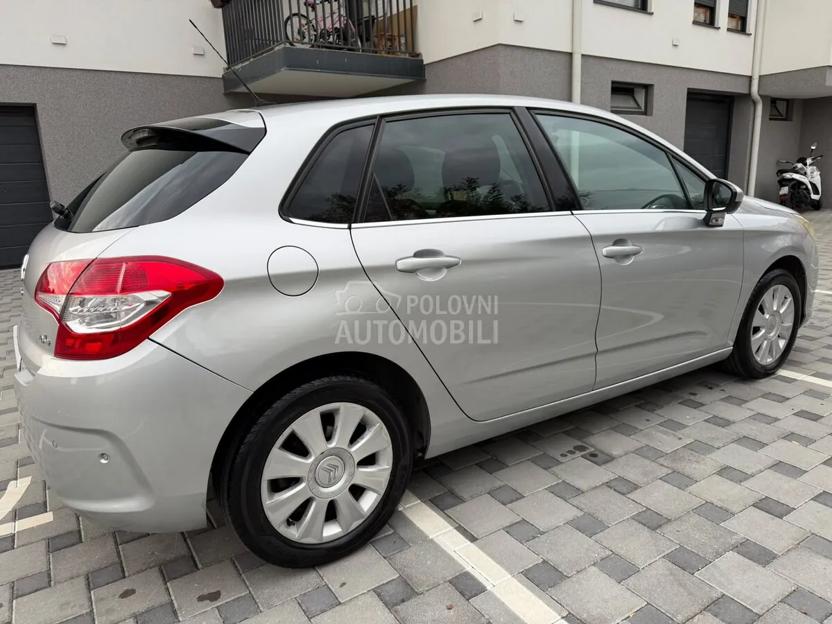 Citroen C4 2011 photo 2