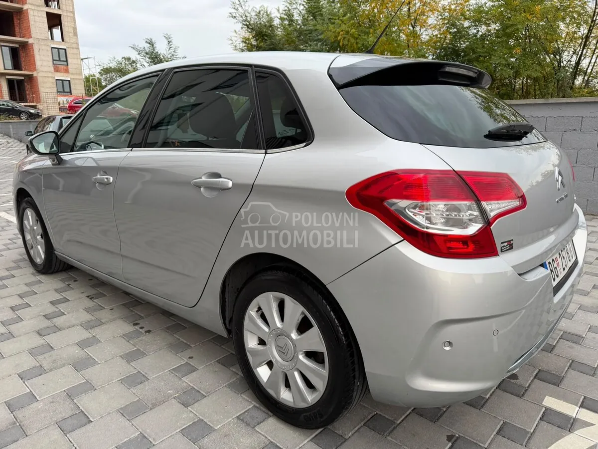 Citroen C4 2011 photo 4
