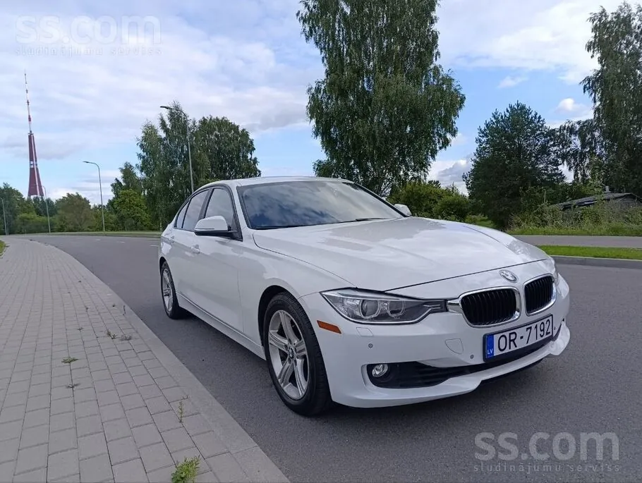 BMW 320I 2013 photo 4