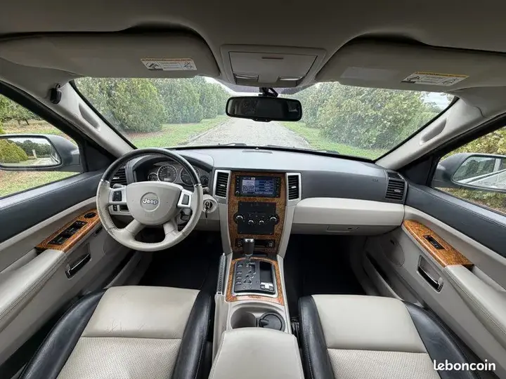 Jeep Grand Cherokee 2010 photo 4
