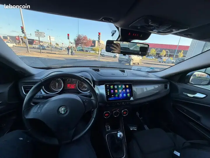 Alfa Romeo Giulietta 2012 photo 2