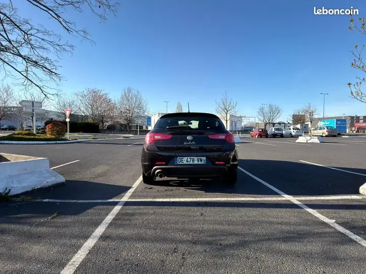 Alfa Romeo Giulietta 2012 photo 3