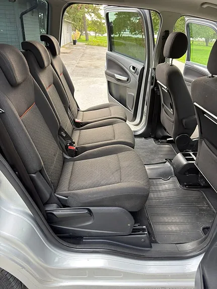 Ford Galaxy 2010 photo 5