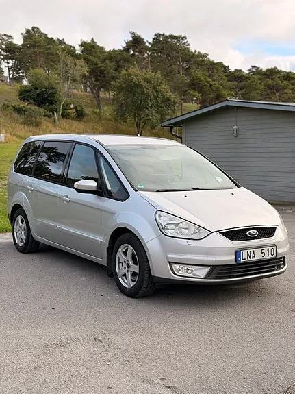 Ford Galaxy 2010 photo 2