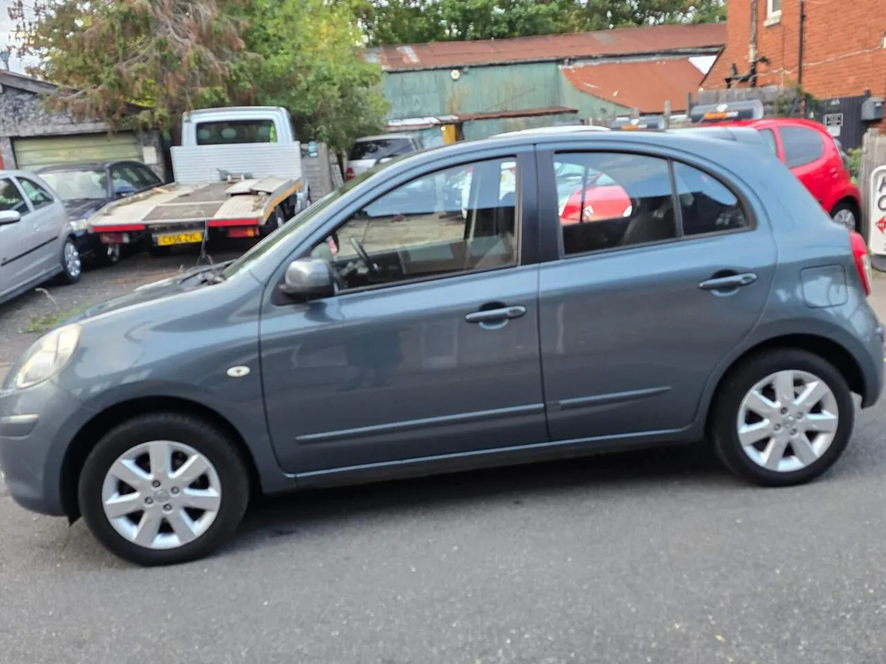 Nissan Micra 2012 photo 4