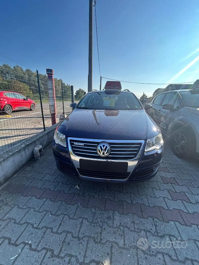 Volkswagen Passat 2011 photo 2
