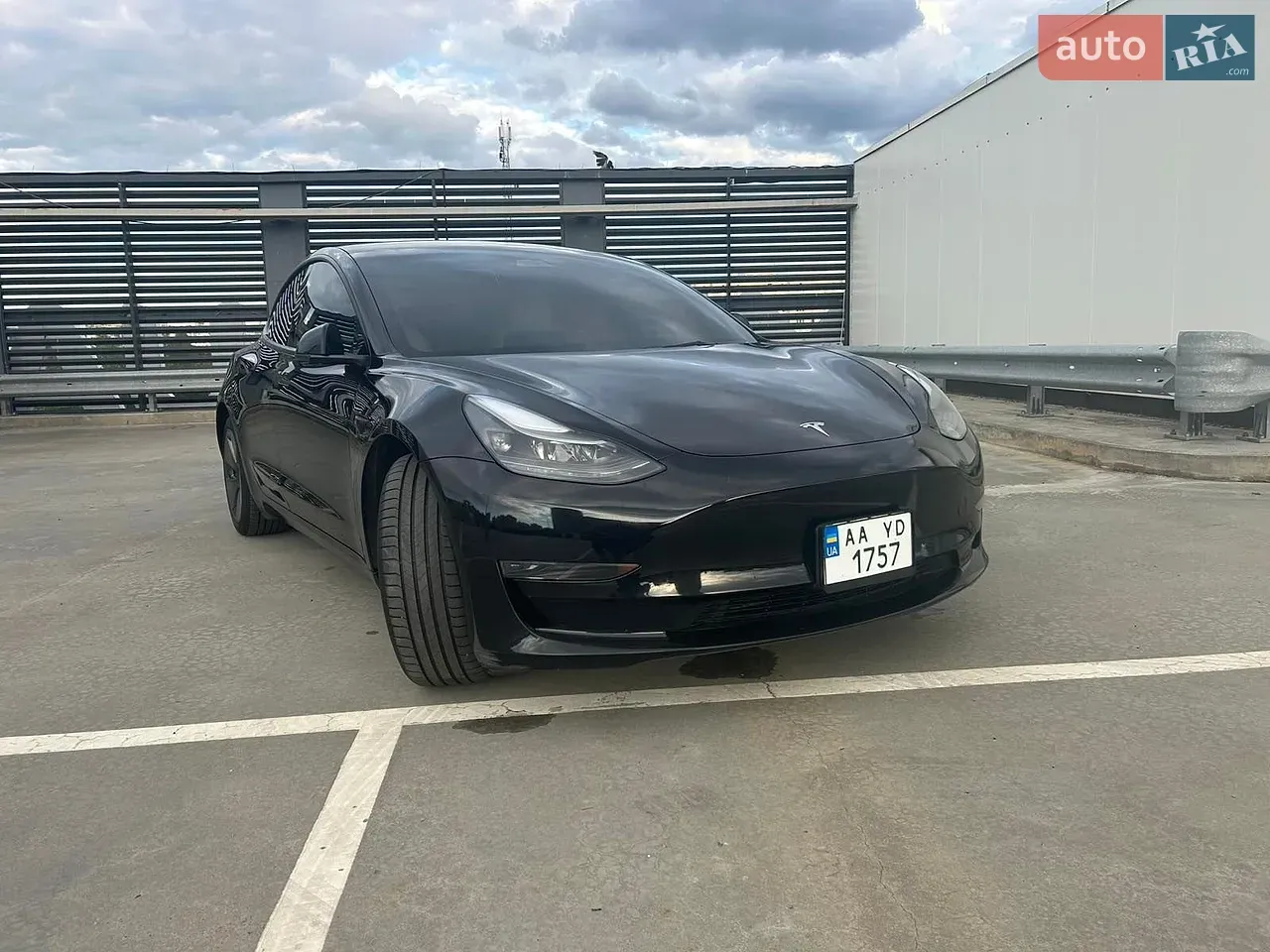 Tesla Model 3 2023 photo 2