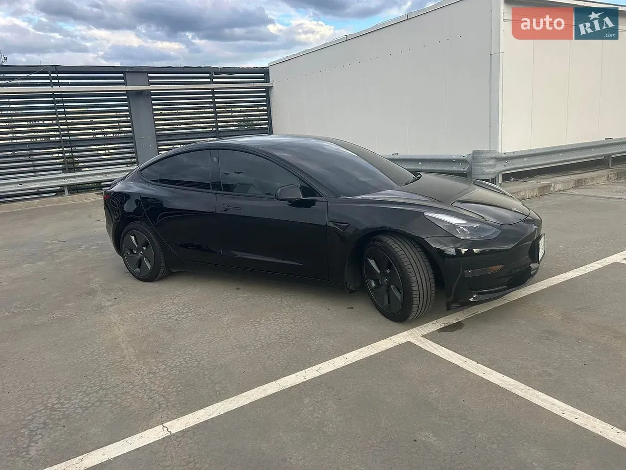 Tesla Model 3 2023 photo 3