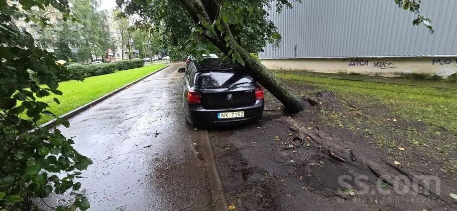 BMW 120D 2011 photo 3