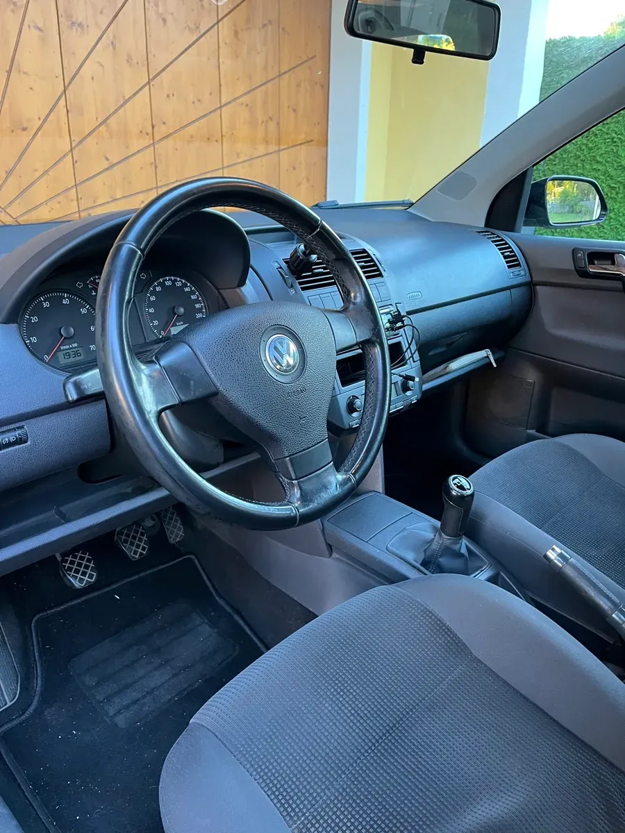 Volkswagen Polo 2008 photo 3