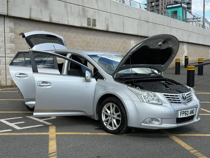 Toyota Avensis 2010 photo 3
