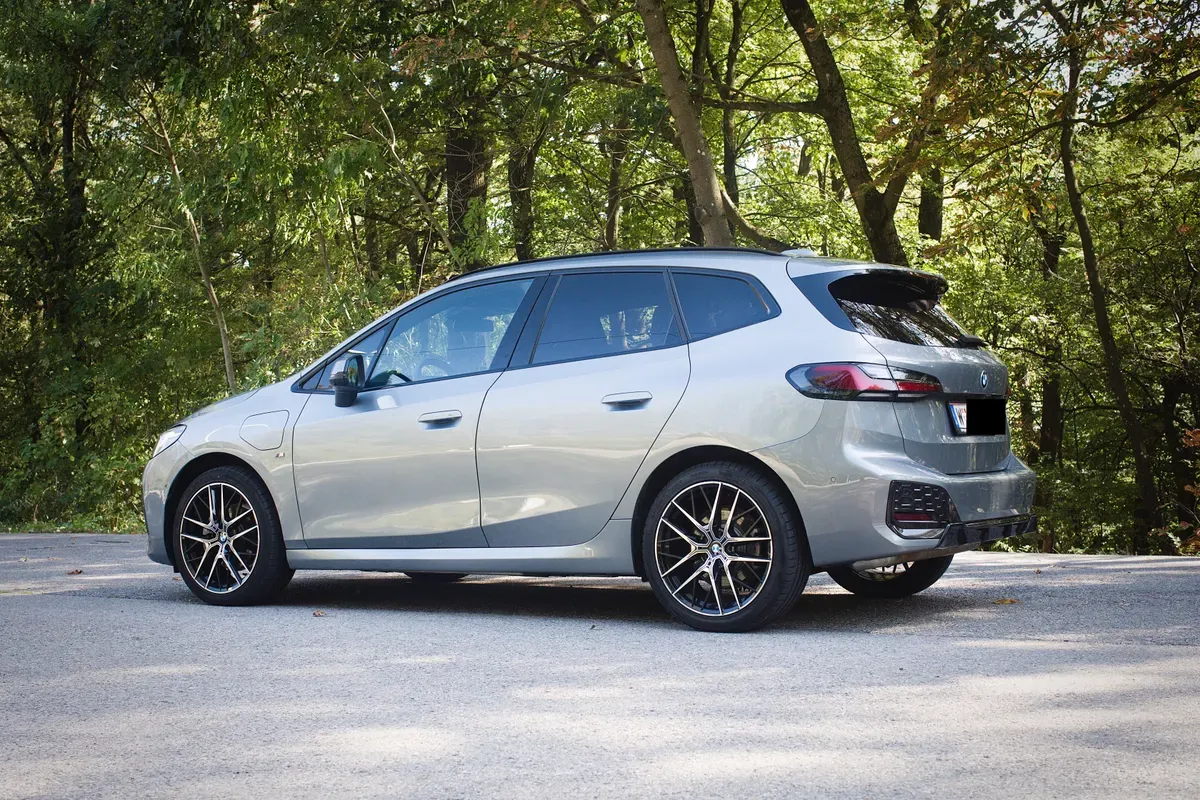 BMW 2 Series 2024 photo 2