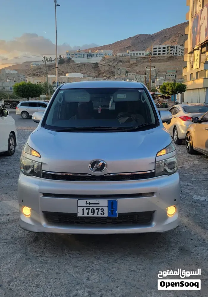 Toyota Voxy 2009 photo 5