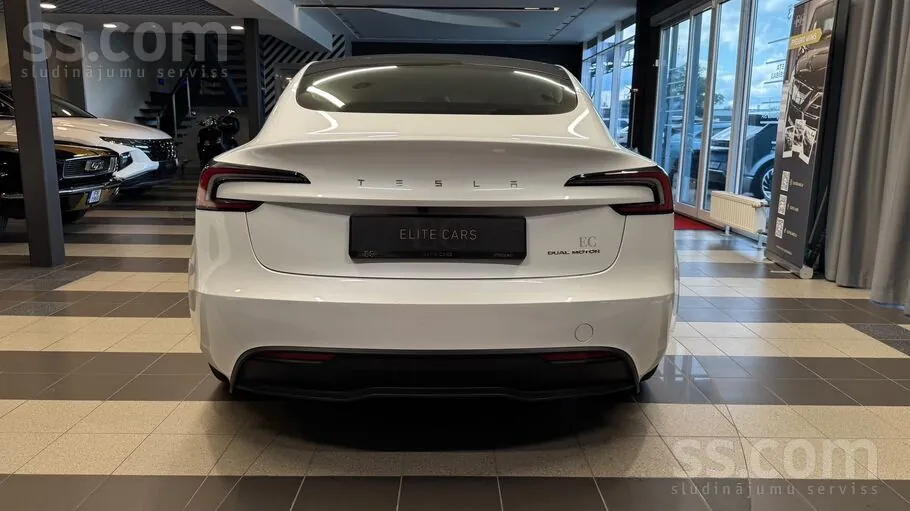 Tesla Model 3 2024 photo 4