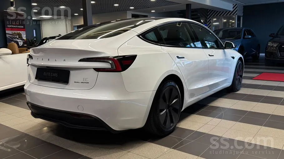 Tesla Model 3 2024 photo 2