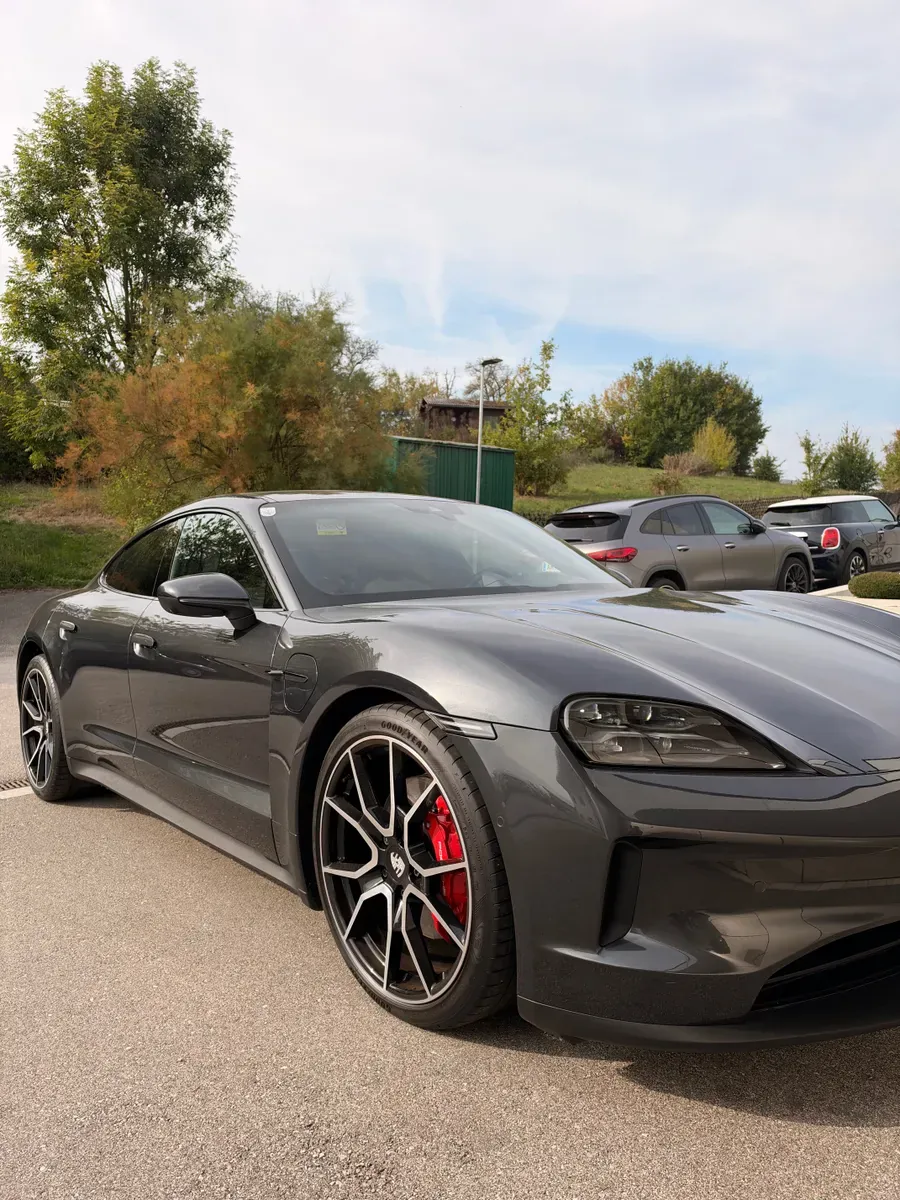 Porsche Taycan 2024 photo 3